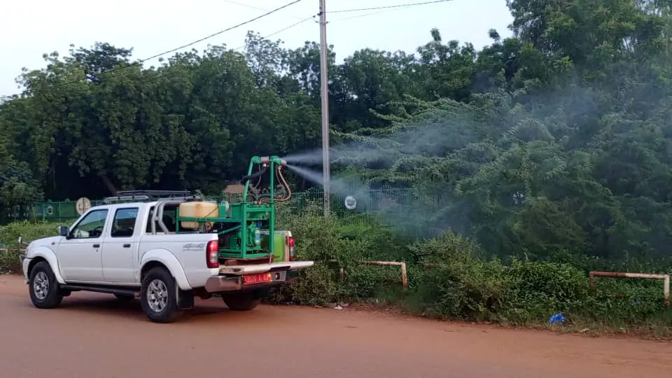 À Ouagadougou, des opérations de pulvérisation anti-moustiques sont menées pour lutter contre l'épidémie de dengue