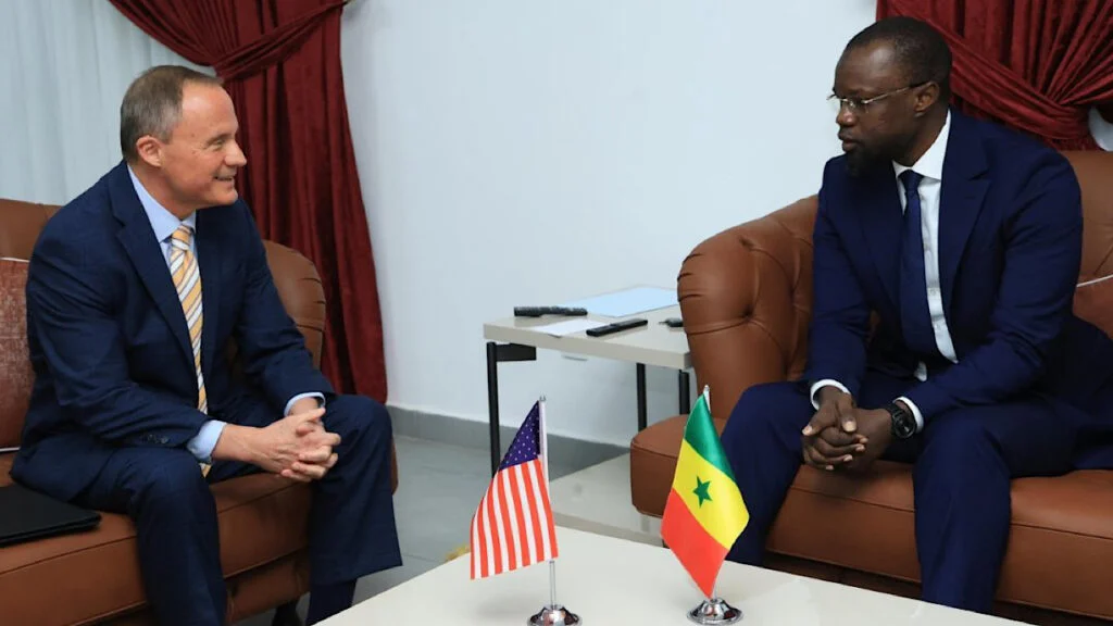Supporters sénégalais célébrant la simplification des visas pour 2026 Supporters en liesse après l'annonce de la simplification des visas