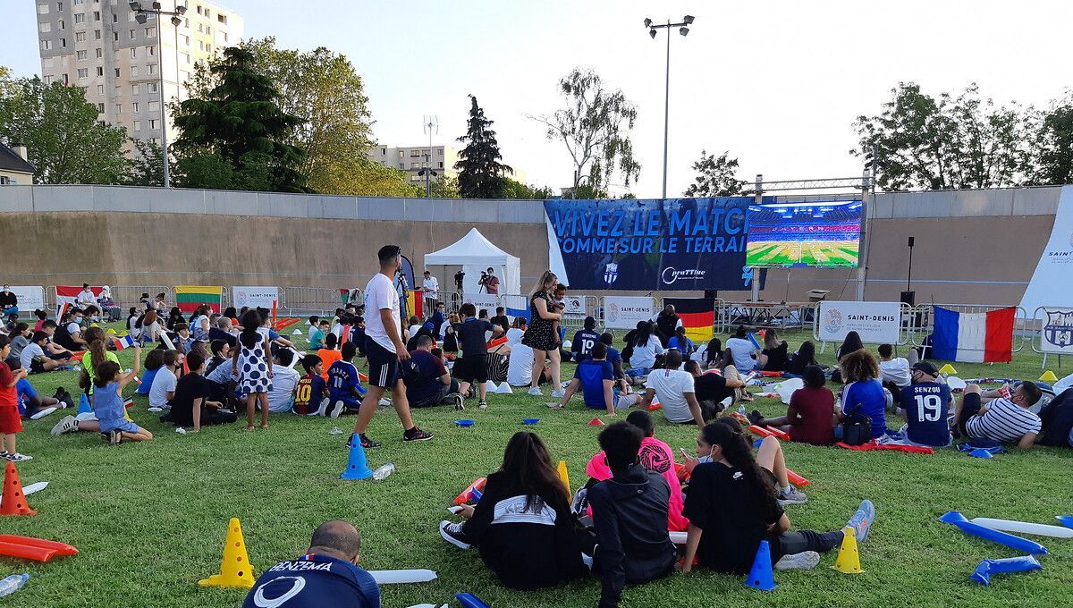 Fan zone lors d'un événement sportif en région Île-de-France