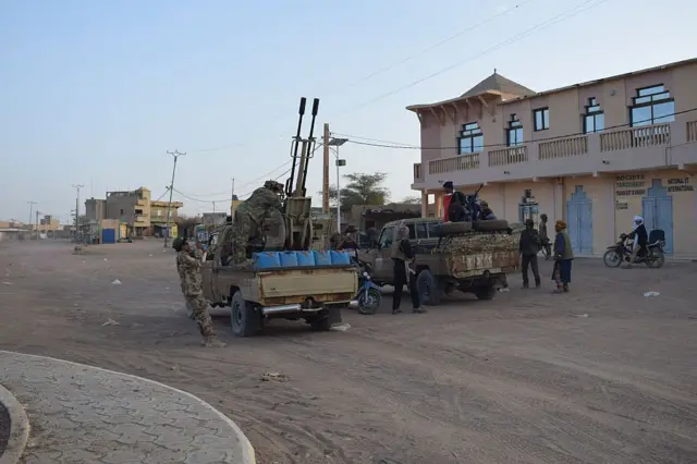 Rebelles du Front de libération de l'Azawad (FLA) circulant dans la région de Kidal en avril 2026
