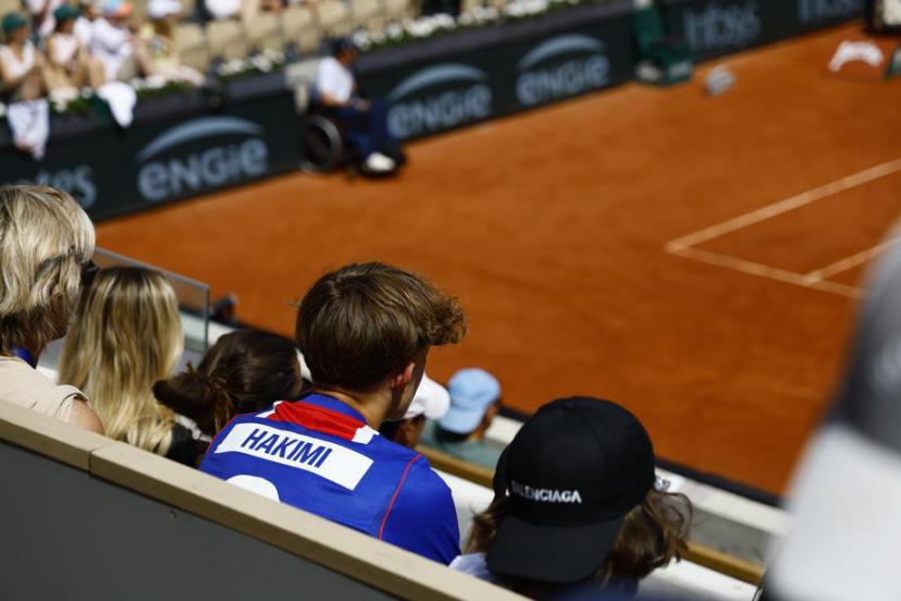 Quelques maillots du PSG aperçus en tribunes à Roland-Garros