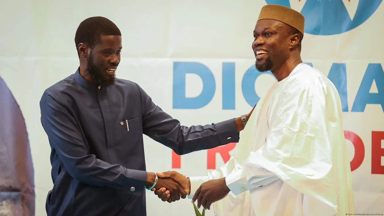 Les tensions entre Bassirou Diomaye Faye et Ousmane Sonko ont éclaté en juillet 2025, lorsque le Premier ministre de l'époque avait critiqué ouvertement l'autorité du président.