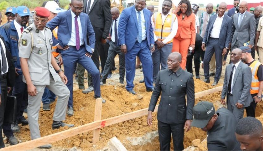 Président Oligui Nguema sur un chantier de construction