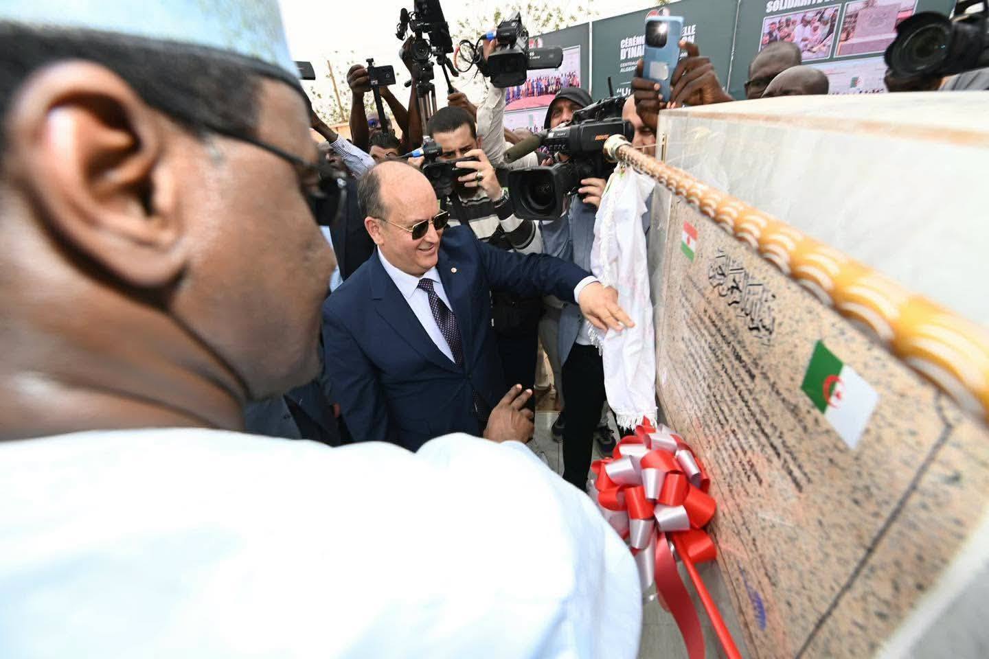 Remise officielle de la centrale électrique algérienne au Niger