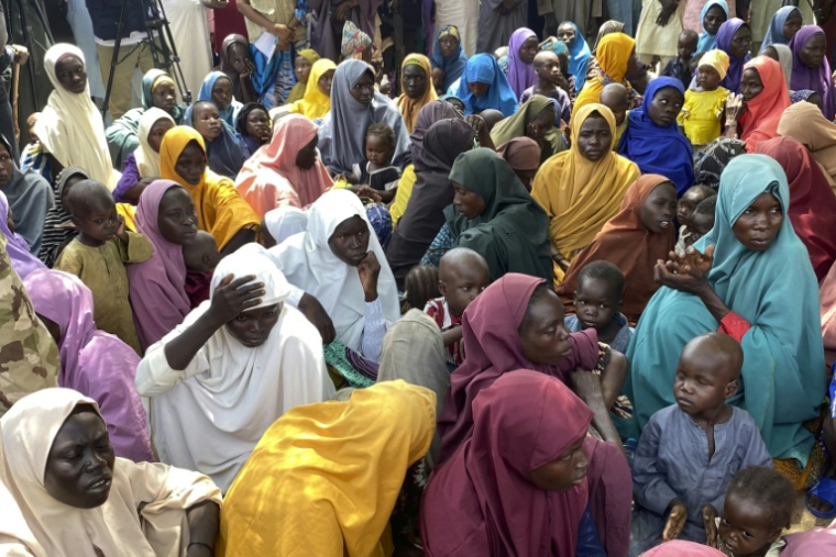 Femmes et enfants libérés après leur captivité par Boko Haram