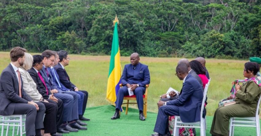 Réunion diplomatique autour du président gabonais à Kobe-Kobe