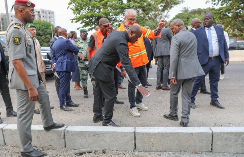 Chef de l'État gabonais inspectant les travaux du front de mer