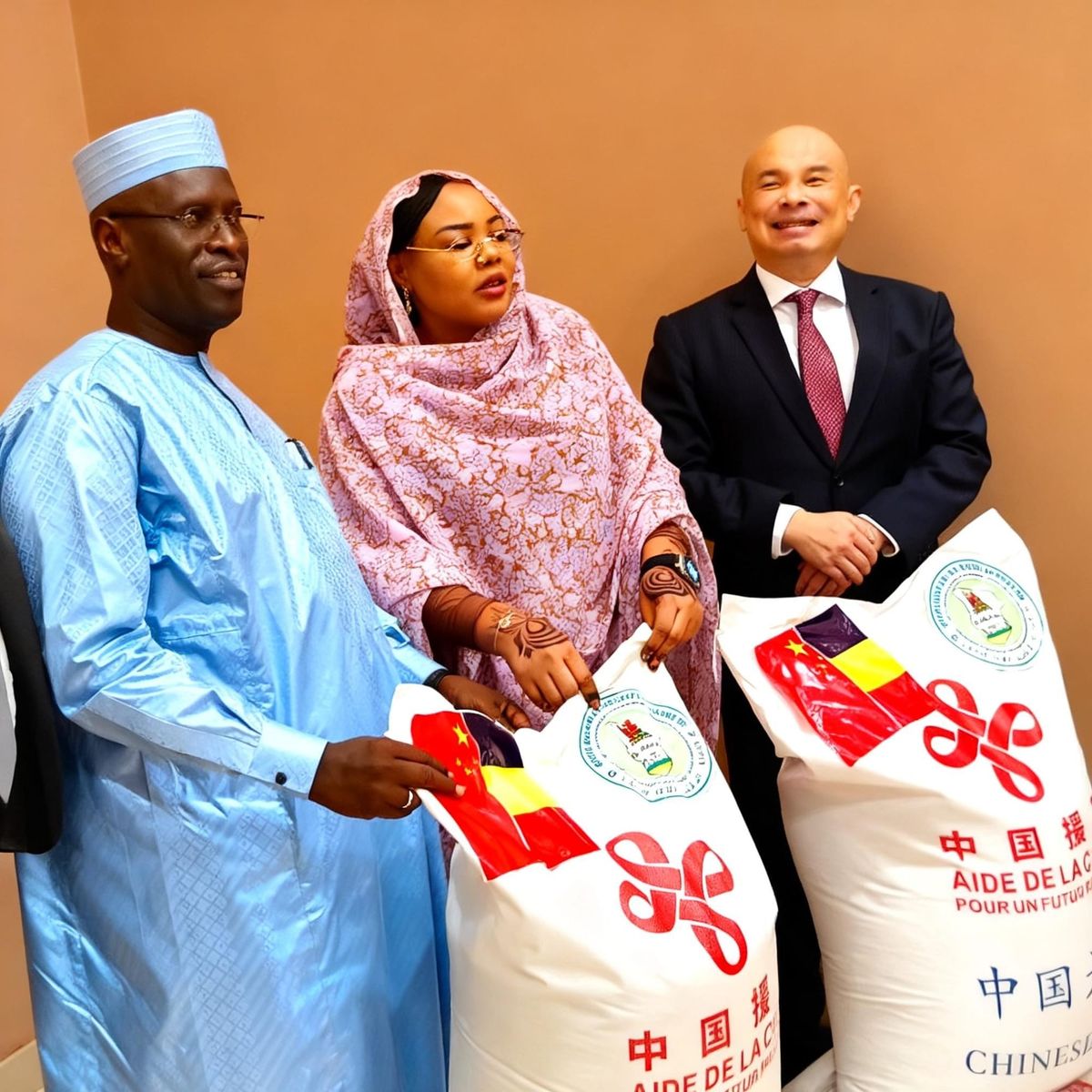 Cérémonie de réception du don de riz sino-tchadien