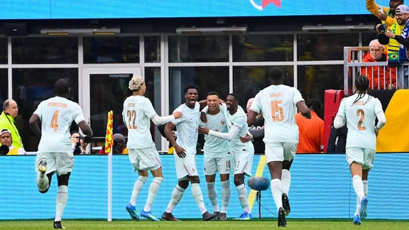 Ibrahima Konaté et Kylian Mbappé lors d'un entraînement de l'équipe de France