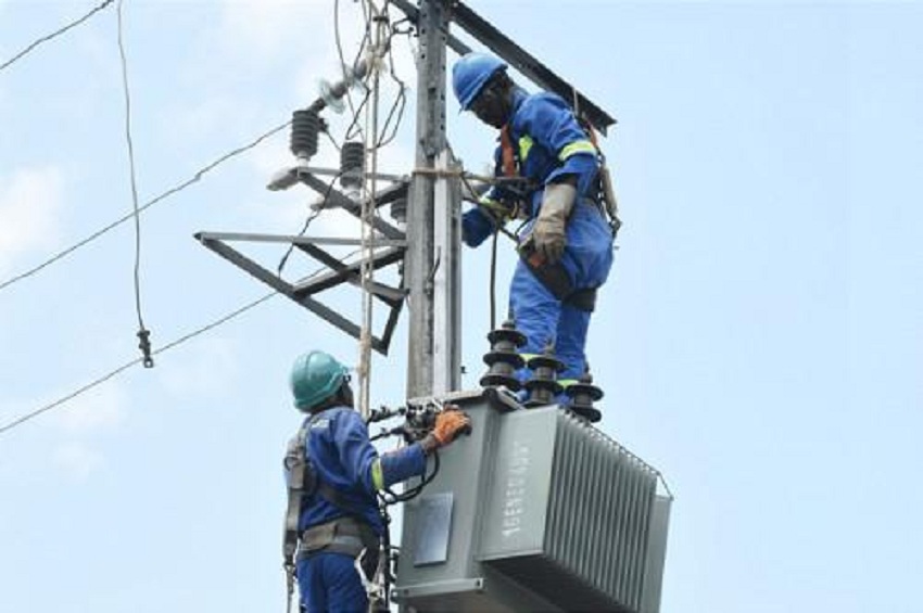 Pylônes électriques au Gabon illustrant la mission 300