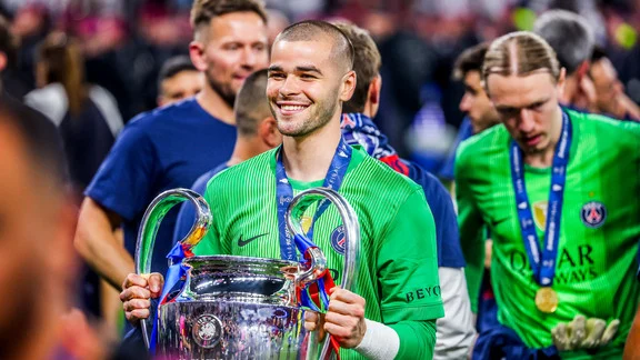 Lucas Chevalier, gardien du PSG, lors d'un entraînement