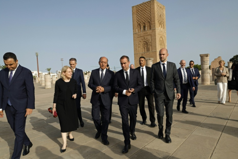 Sébastien Lecornu et sa délégation au Mausolée royal de Rabat
