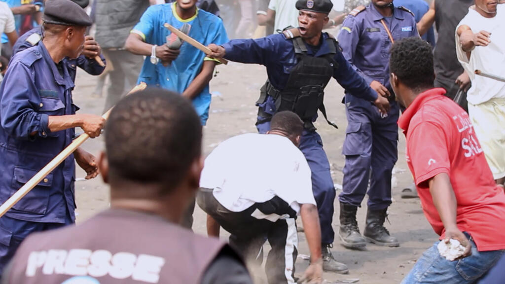 Affrontements entre forces de l'ordre et manifestants à Kinshasa en juin 2026 lors d'une protestation contre une réforme constitutionnelle (photo d'illustration)