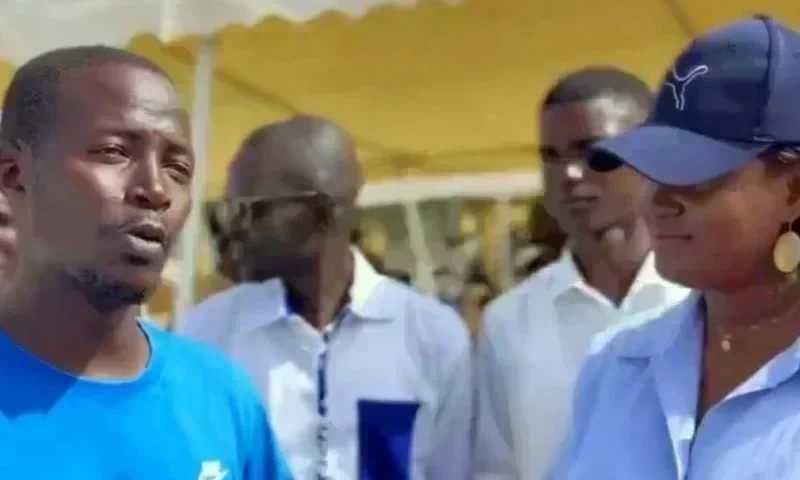 Abdou Lô adhère au Pastef sous le regard de son frère Premier ministre Abdou Lô adhère au Pastef sous le regard de son frère Premier ministre