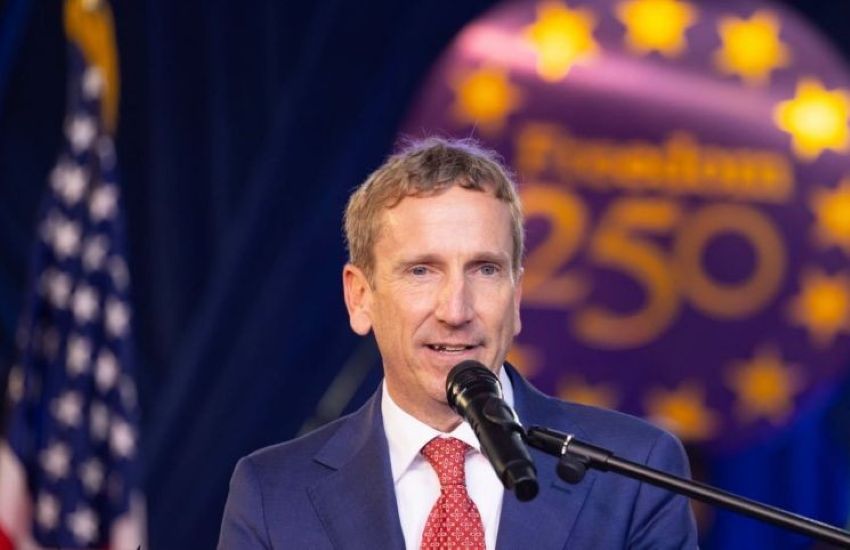 Portrait de Keith Heffern, diplomate américain