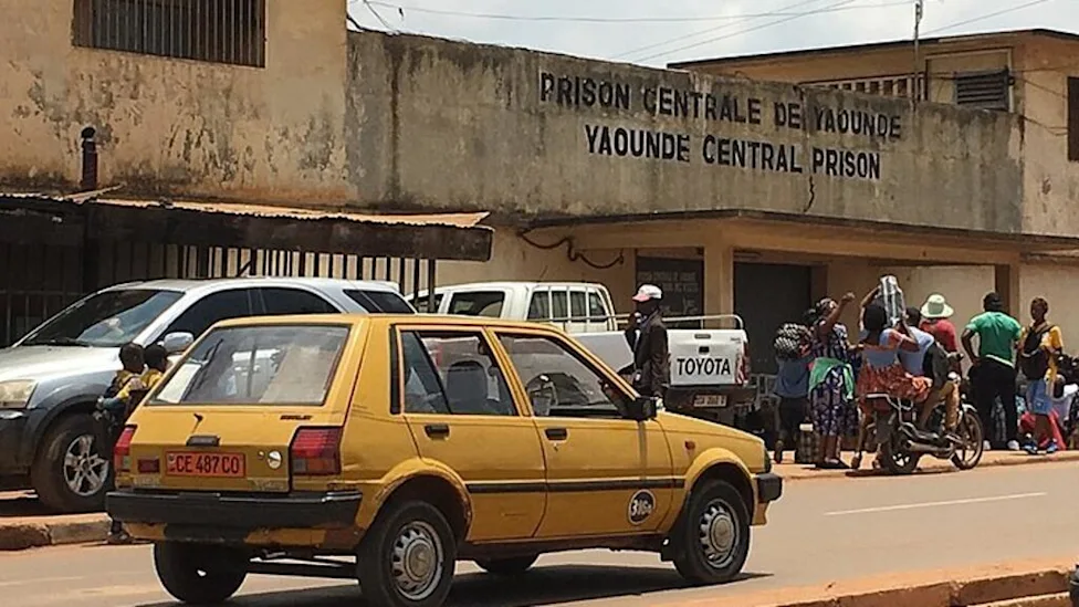 Portrait de Johann Adriel Sitchom Kuate en détention au Cameroun