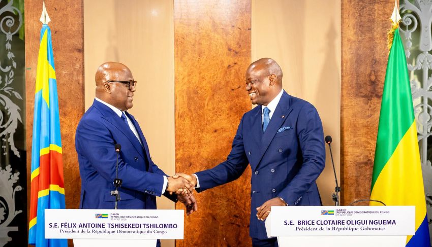Les présidents Brice Clotaire Oligui Nguema et Félix-Antoine Tshisekedi à Libreville