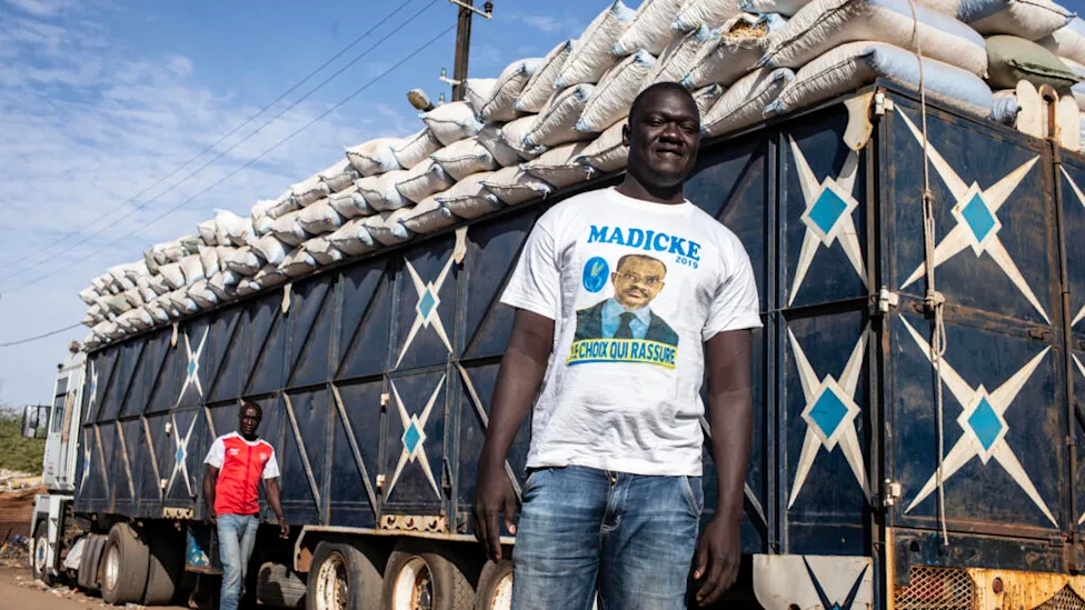 Camions en attente à la frontière Sénégal-Mali