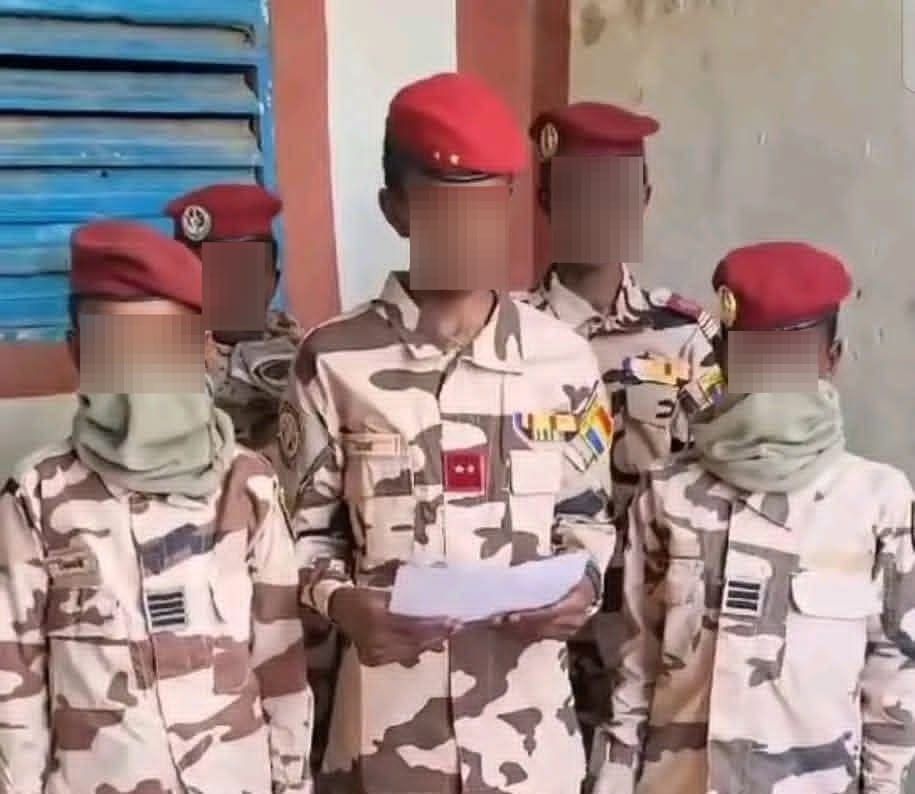 Cinq mineurs en tenue militaire devant la justice tchadienne